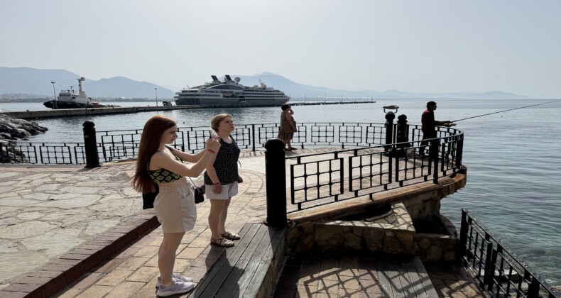 Yolcu gemisi “L’austral” Alanya Limanı’na demirledi