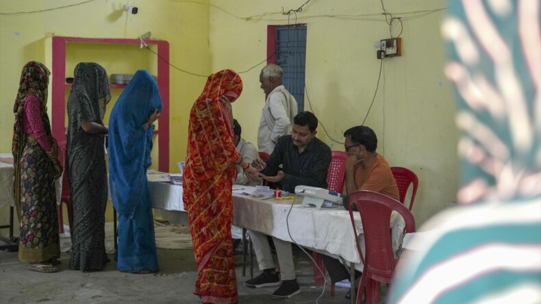 Hindistan’da genel seçimlerin 5. aşamasında oy verme işlemi başladı