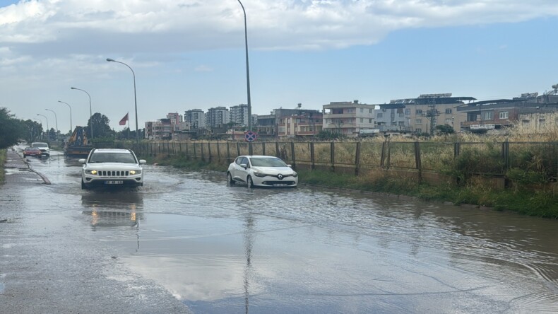 Adana’da sağanak hayatı olumsuz etkiledi