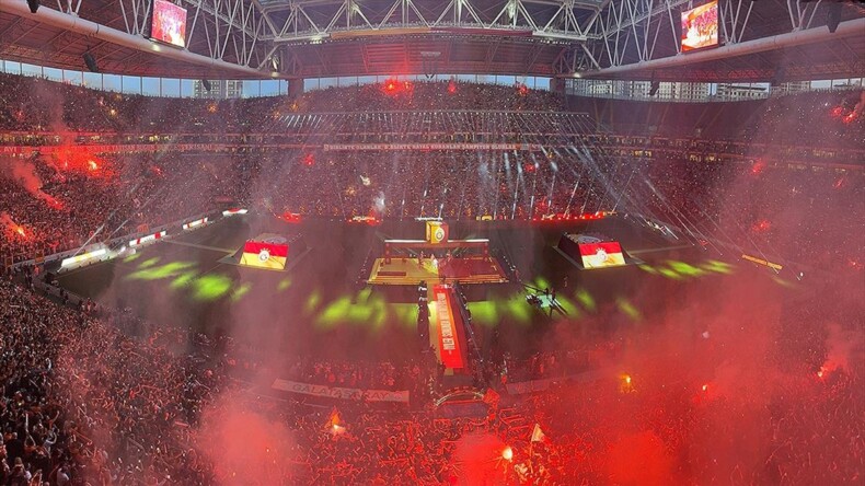 Galatasaray’dan üç kupalı kutlama
