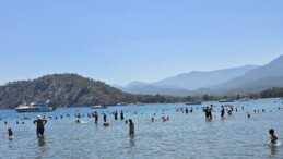 Antalya’da sıcak hava ve nem etkili oluyor