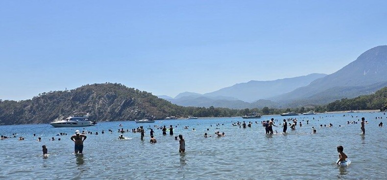 Antalya’da sıcak hava ve nem etkili oluyor