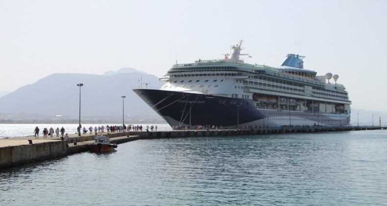 Bahama bayraklı kruvaziyer “Marella Discovery”, Alanya Limanı’na demirledi