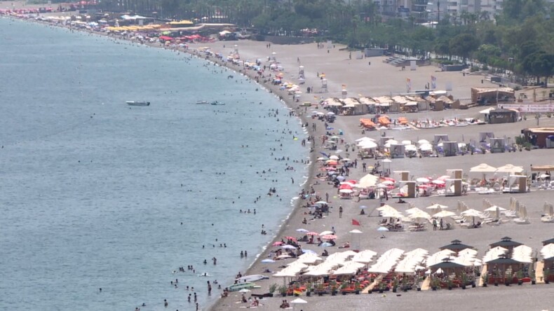 Antalya’da sıcak hava ve nem etkili oluyor