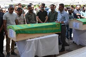  Bakan Bayraktar, İliç ilçesinde toprak altında kalan işçilerden Fahrettin Keklik ve Şaban Yılmaz’ın cenaze törenine katıldı 