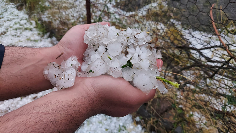 Dolu ve sağanak hayatı olumsuz etkiledi