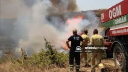 Tekirdağ’da otluk alandan geri dönüşüm tesisine sıçrayan yangın söndürüldü