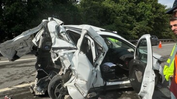 Anadolu Otoyolu’nda hafif ticari araç ile minibüs çarpıştı, 3 kişi öldü, 3 kişi yaralandı