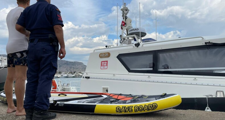 Antalya’da izinsiz kürek sörfü kiralayan yabancı uyruklu 2 kişi yakalandı