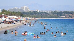 Antalya sahillerinde sıcak hava yoğunluğu