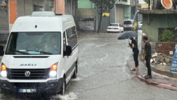 Uşak’ta sağanak hayatı olumsuz etkiledi.