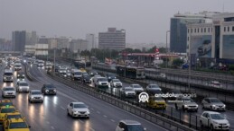 İstanbul’da haftanın ilk iş günü yağışın da etkisiyle trafik yoğunluğu arttı