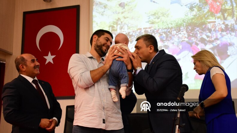 Antalya’da devlet korumasındaki 12 çocuk koruyucu aileleriyle buluştu