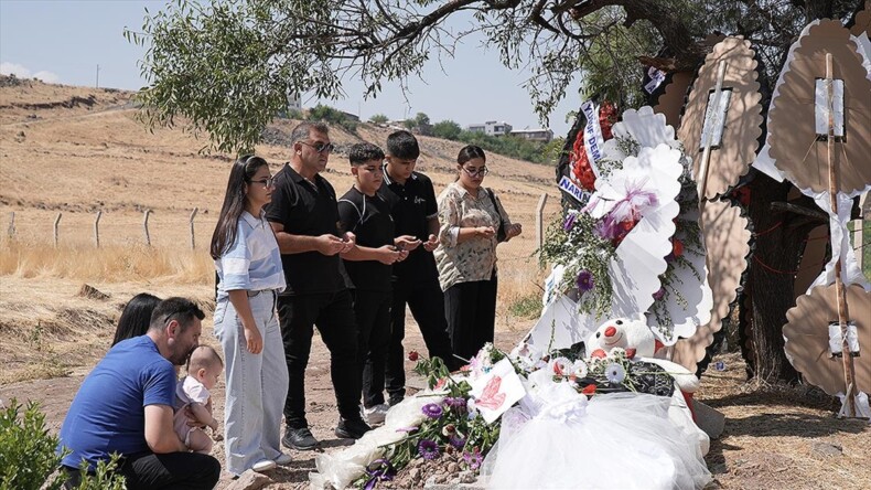 Diyarbakır’da Narin Güran’ın mezarına ziyaretler sürüyor