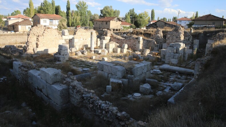 Sebastapolis Antik Kenti’ni tamamen gün yüzüne çıkarmak için çalışmalar sürüyor