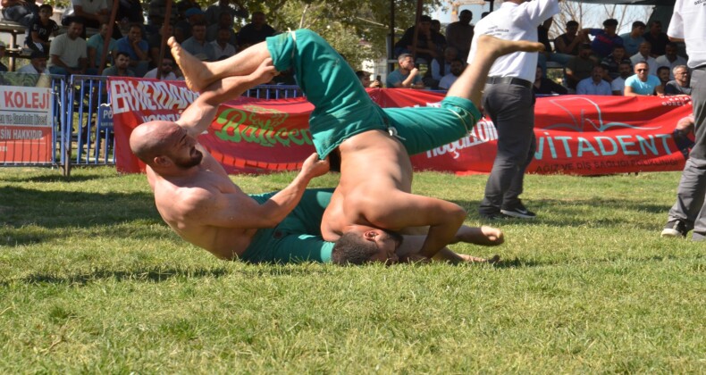 Kahramanmaraş’ta Uluslararası Karakucak Güreş Festivali düzenlendi