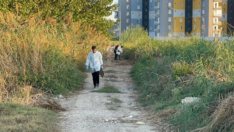 Antalya’da boş arazide bir kişi ölü bulundu