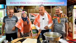 Başkan Uysal, derneklerin stantlarını gezdi