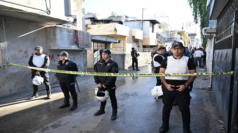 Adana’da evde çıkan yangında 3 çocuğu ölen anne gözaltına alındı