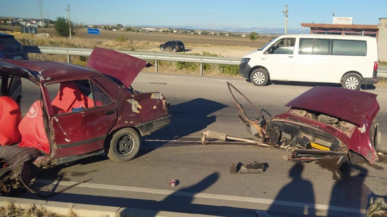 Adana’da iki aracın çarpıştığı kazada 4 kişi yaraladı