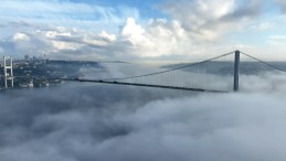 İstanbul Boğazı’nda sis nedeniyle gemi trafiği askıya alındı