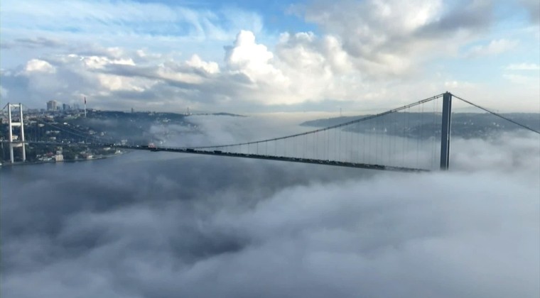 İstanbul Boğazı’nda sis nedeniyle gemi trafiği askıya alındı