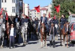 İstiklal Yolu’nu at sırtında geçtiler