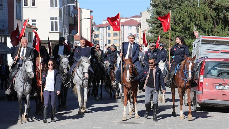 İstiklal Yolu’nu at sırtında geçtiler