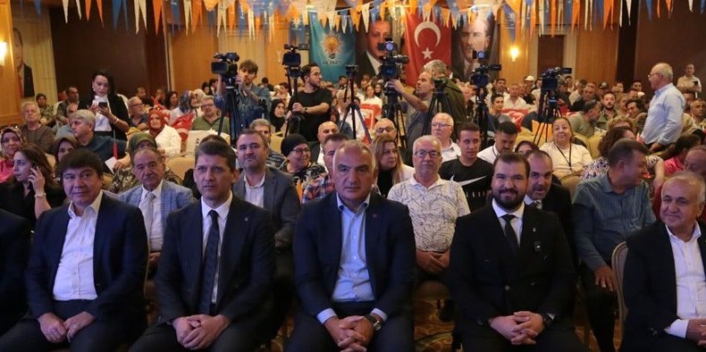 AK Parti Kemer İlçe Başkanlığına Uğur Ozan Gazioğlu yeniden seçildi