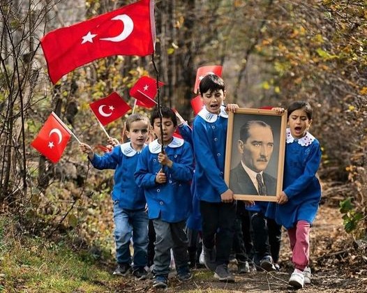 AYDINLIK YARINLAR, SEVGİYLE YOĞRULMUŞ ÇOCUKLARLA GELECEK…