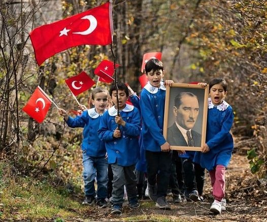 AYDINLIK YARINLAR, SEVGİYLE YOĞRULMUŞ ÇOCUKLARLA GELECEK…