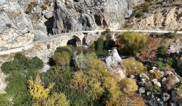 Nemrut Dağı eteklerinde sonbahar renkleri hakim oldu