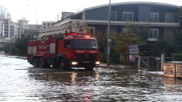 Antalya’da hortum ve kuvvetli sağanak seralara zarar verdi