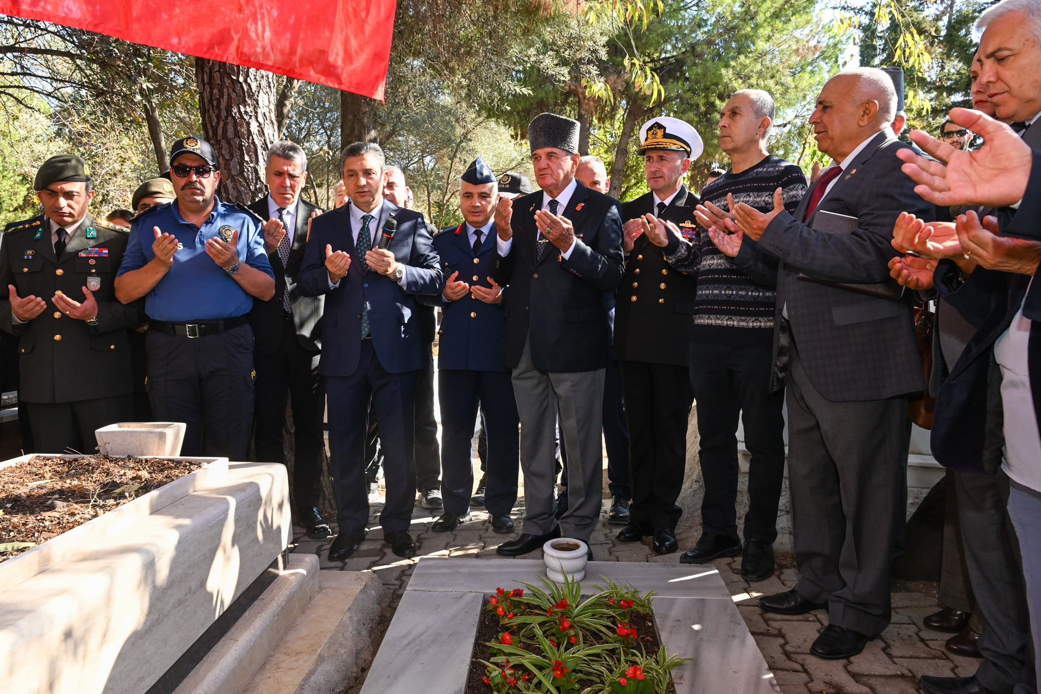 Topçu Yüzbaşı Mustafa Ertuğrul Vefatının 56. yılında Anıtı ve Kabri Başında Anıldı