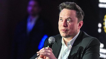 Elon Musk, savaş uçaklarının yerini insansız hava araçlarının alması gerektiğini savundu