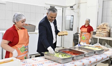 Başkan Uysal, ‘Çocuklarımız açlıkla sınanmamalı’